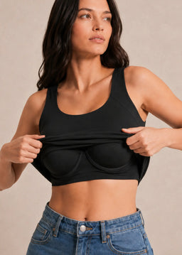 Détail de la brassière et des bonnets rembourrés intégrés au top sculptant noir Onalie
